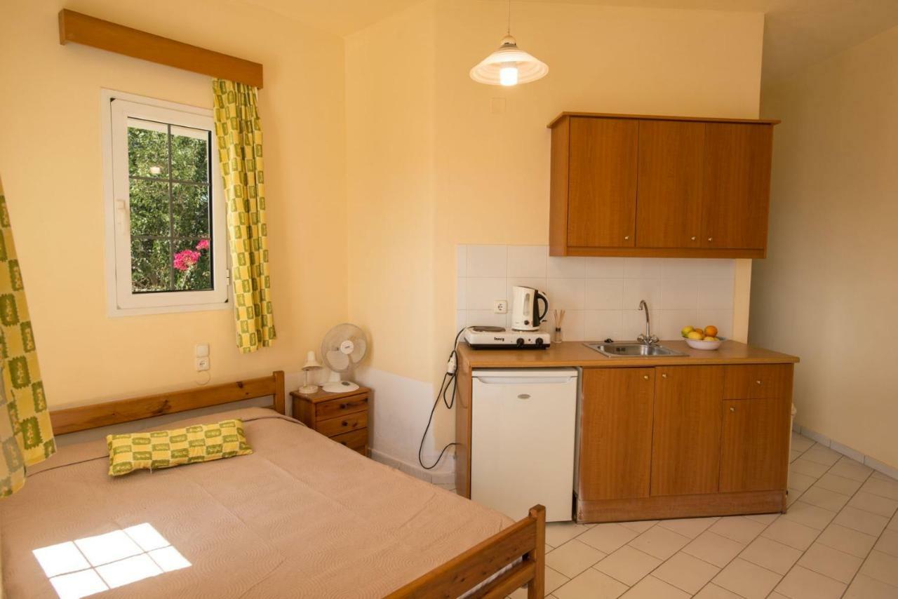 Kazakis Nikos Rooms Pitsidia Eksteriør billede